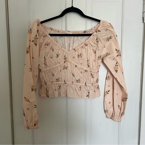 Backyard Roses Cropped Blouse - Picture 3 of 5